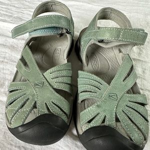 Keen sandals size 7.